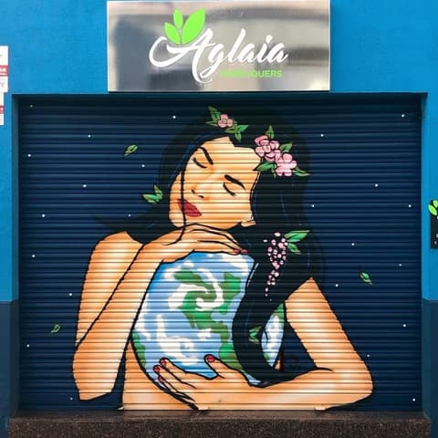 porta de garatge amb grafitti