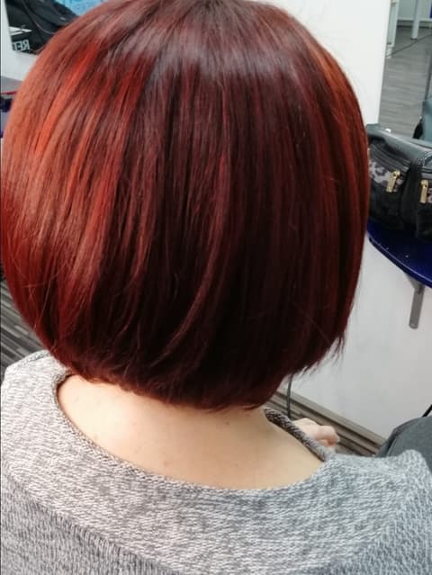 Cabells vermells curts